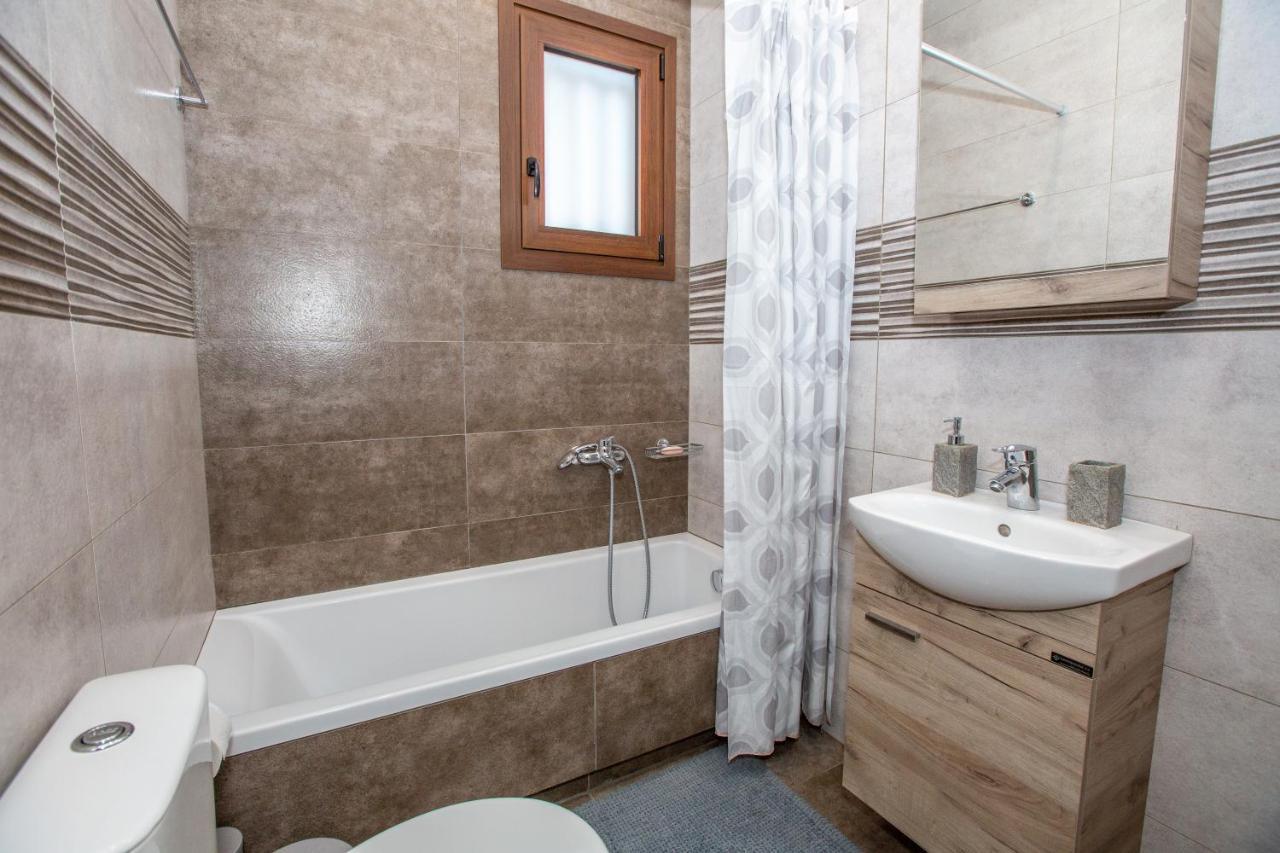 Modern Lake View Apartment Янина Екстериор снимка