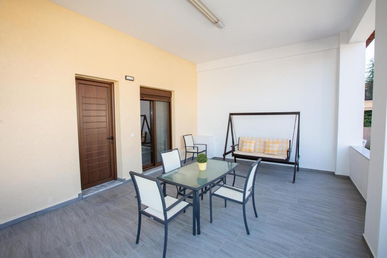 Modern Lake View Apartment Янина Екстериор снимка